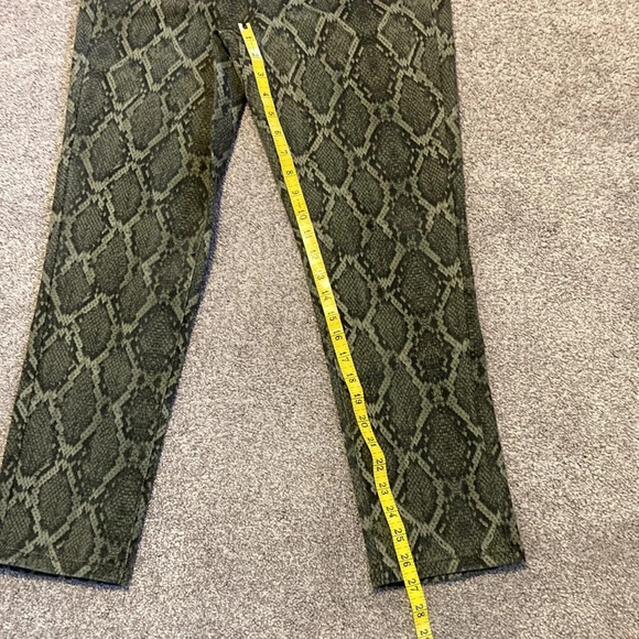 NWOT DG2 by Diane Gilman Green Stretch Snake Skin Jeans 8P - Picture 6 of 14